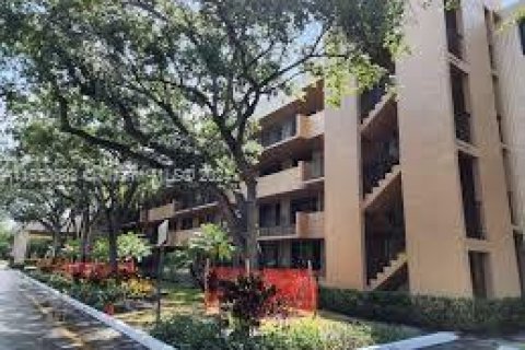 Condominio en alquiler en Plantation, Florida, 2 dormitorios, 101.36 m2 № 1348507 - foto 1