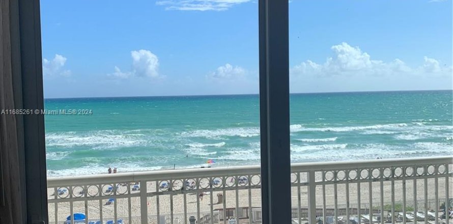 Studio in the Condo in Sunny Isles Beach, Florida  № 1421809