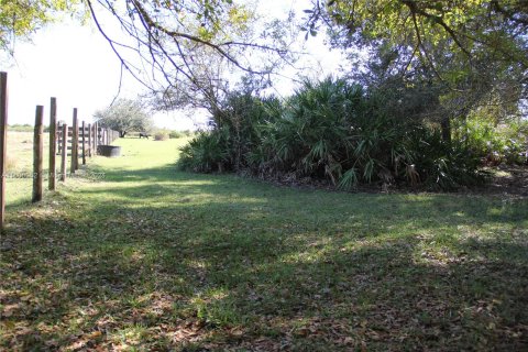 Propiedad comercial en venta en Sebring, Florida № 1223832 - foto 13