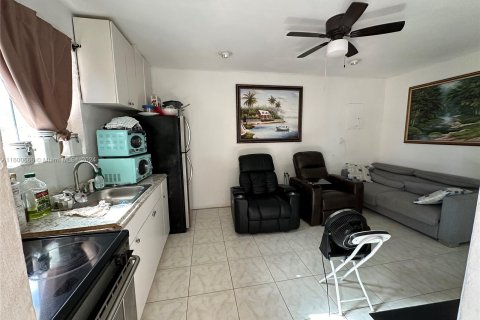 House in Miami, Florida 3 bedrooms, 143.81 sq.m. № 1215621 - photo 27