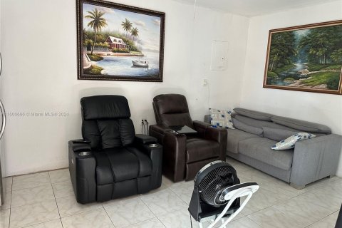 House in Miami, Florida 3 bedrooms, 143.81 sq.m. № 1215621 - photo 29