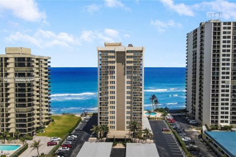 Condominio en venta en Riviera Beach, Florida, 2 dormitorios, 130.06 m2 № 1293178 - foto 1