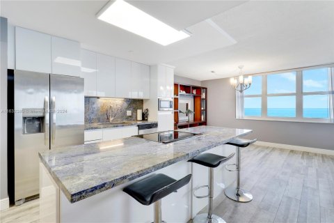 Condominio en venta en Riviera Beach, Florida, 2 dormitorios, 130.06 m2 № 1293178 - foto 13