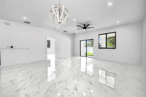 Villa ou maison à vendre à Dania Beach, Floride: 3 chambres, 138.89 m2 № 1321481 - photo 11