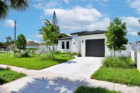 Villa ou maison à vendre à Dania Beach, Floride: 3 chambres, 138.89 m2 № 1321481 - photo 1