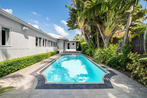 Casa en venta en Miami Beach, Florida, 5 dormitorios, 207.92 m2 № 1328743 - foto 2