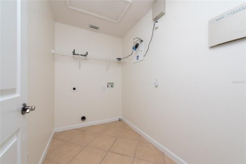 Casa en venta en Orlando, Florida, 5 dormitorios, 253.62 m2 № 1341606 - foto 24