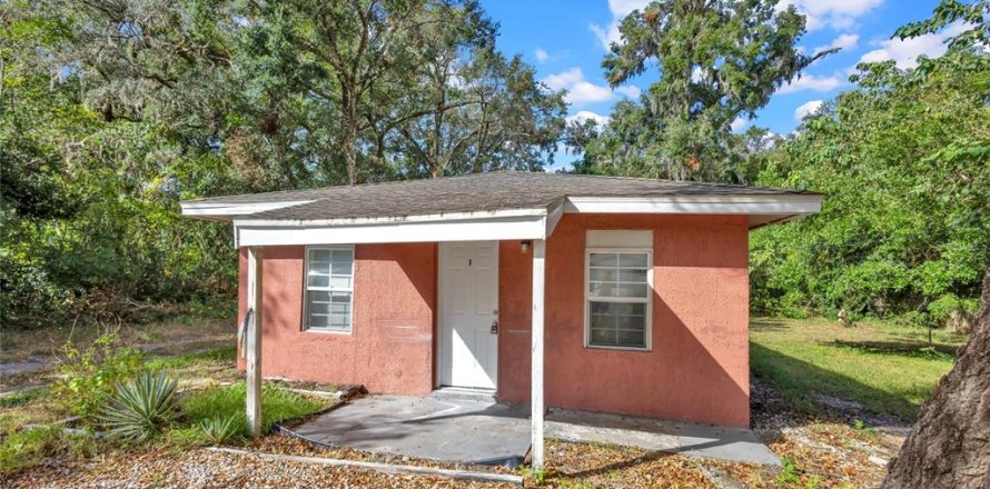 Commercial property in DeLand, Florida 159.42 sq.m. № 1431151