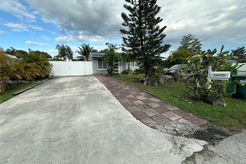 Casa en venta en Palmetto Bay, Florida, 3 dormitorios, 85.47 m2 № 1077722 - foto 1