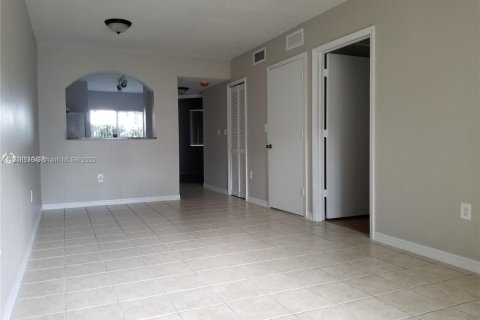 Condominio en venta en Homestead, Florida, 2 dormitorios № 77477 - foto 2