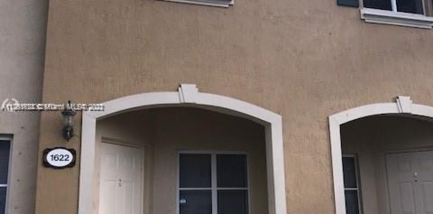 Townhouse in Homestead, Florida 2 bedrooms, 108.32 sq.m. № 77474