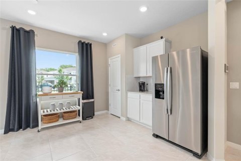 Townhouse in CYPRESS CAY in Kissimmee, Florida 3 bedrooms, 165.55 sq.m. № 1342602 - photo 4