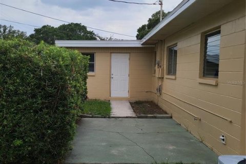 House in Saint Petersburg, Florida 3 bedrooms, 134.71 sq.m. № 1346615 - photo 12