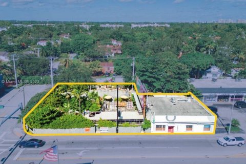 Commercial property in Miami, Florida № 876102 - photo 2