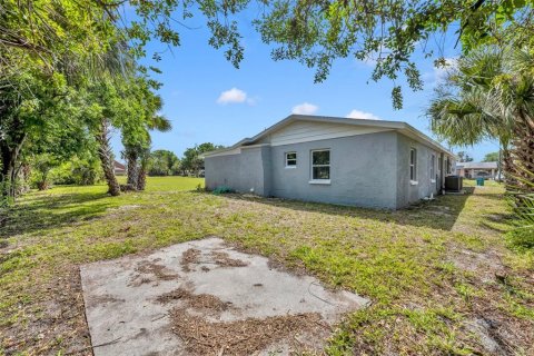 Immobilier commercial à vendre à Cocoa, Floride: 188.41 m2 № 1125402 - photo 3