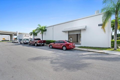 Купить коммерческую недвижимость в Уэст-Палм-Бич, Флорида № 776751 - фото 15