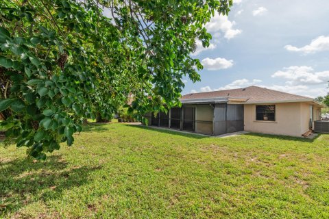 House in Lake Worth, Florida 3 bedrooms, 135.27 sq.m. № 1217646 - photo 2