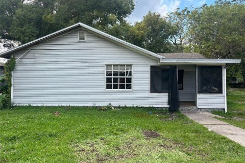 House in Lakeland, Florida 4 bedrooms, 144 sq.m. № 1390282 - photo 1