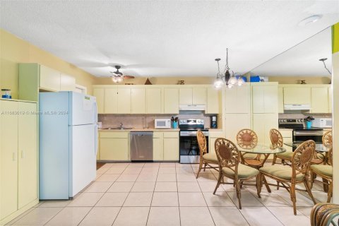 Condominio en venta en Pompano Beach, Florida, 2 dormitorios, 87.33 m2 № 1417182 - foto 11