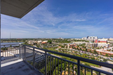 Condo in West Palm Beach, Florida, 3 bedrooms  № 1136268 - photo 6