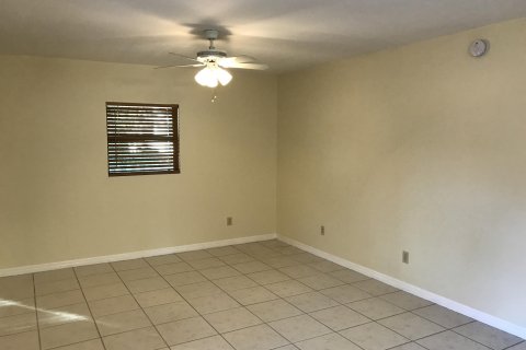 Villa ou maison à louer à Jacksonville, Floride: 1 chambre, 57.97 m2 № 885694 - photo 2