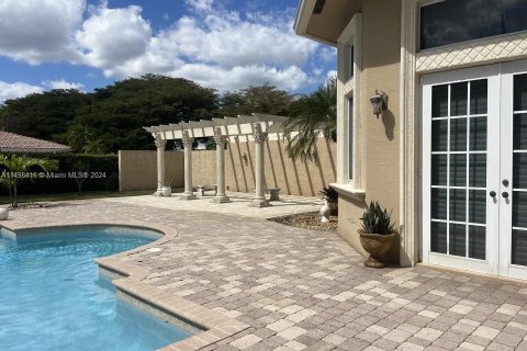 Casa en venta en Coral Springs, Florida, 6 dormitorios, 580.27 m2 № 887559 - foto 12