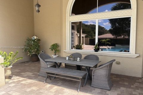 House in Coral Springs, Florida 6 bedrooms, 580.27 sq.m. № 887559 - photo 13