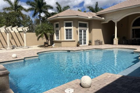 House in Coral Springs, Florida 6 bedrooms, 580.27 sq.m. № 887559 - photo 11