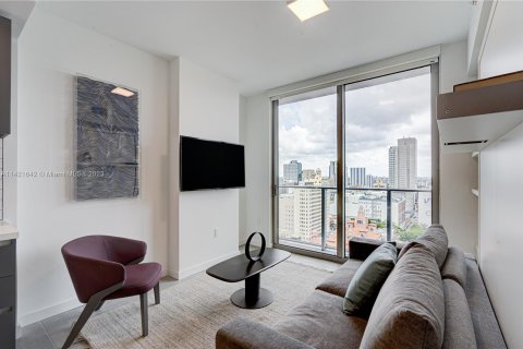 Condo in Miami, Florida, 1 bedroom  № 617272 - photo 7