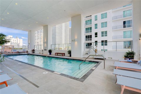 Condo in Miami, Florida, 1 bedroom  № 617272 - photo 13