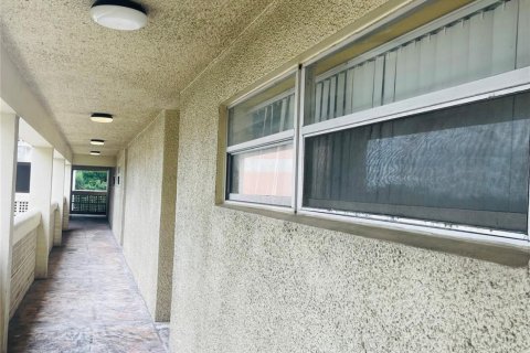 Condo in Lauderhill, Florida, 2 bedrooms  № 825819 - photo 2