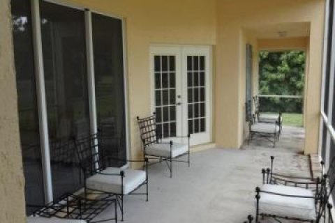 House in Lake Worth, Florida 4 bedrooms, 224.82 sq.m. № 936514 - photo 16