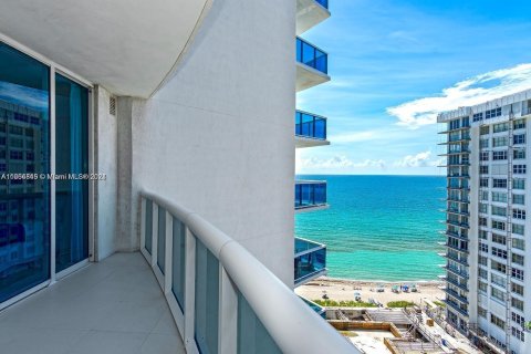 Condominio en venta en Hollywood, Florida, 3 dormitorios, 193.98 m2 № 1352008 - foto 4