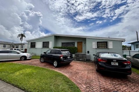 Casa en venta en Miami, Florida, 3 dormitorios, 256.87 m2 № 1352006 - foto 1