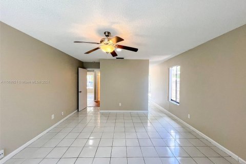House in Lauderhill, Florida 3 bedrooms, 175.96 sq.m. № 1127217 - photo 5