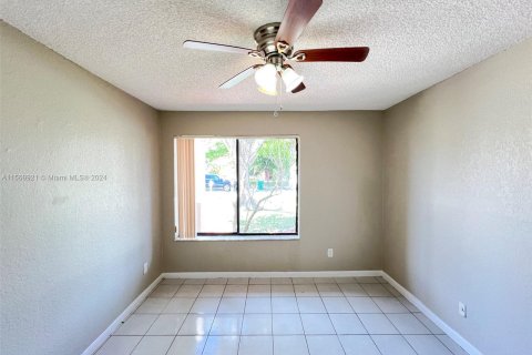 House in Lauderhill, Florida 3 bedrooms, 175.96 sq.m. № 1127217 - photo 30