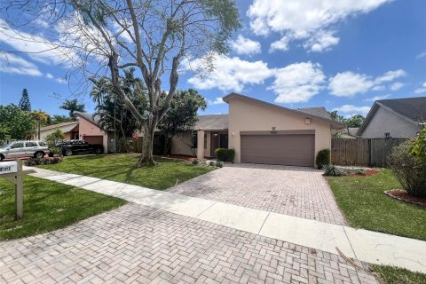 House in Lauderhill, Florida 3 bedrooms, 175.96 sq.m. № 1127217 - photo 16