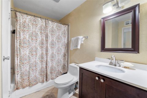 Condominio en venta en Coral Springs, Florida, 1 dormitorio, 91.04 m2 № 1139203 - foto 10