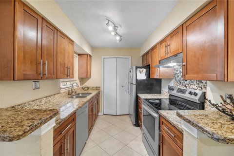 Condominio en venta en Coral Springs, Florida, 1 dormitorio, 91.04 m2 № 1139203 - foto 18