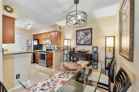 Condominio en venta en Coral Springs, Florida, 1 dormitorio, 91.04 m2 № 1139203 - foto 19