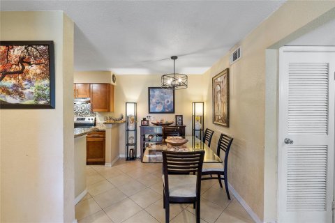 Condominio en venta en Coral Springs, Florida, 1 dormitorio, 91.04 m2 № 1139203 - foto 16