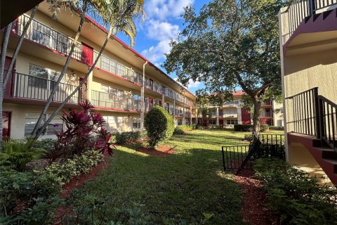 Condo in Pembroke Pines, Florida, 2 bedrooms  № 1135006 - photo 11