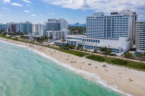 Купить коммерческую недвижимость в Майами-Бич, Флорида № 1147711 - фото 19