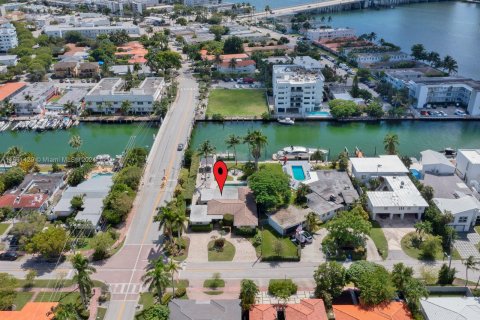 Villa ou maison à vendre à Miami Beach, Floride: 3 chambres, 223.24 m2 № 1391944 - photo 1