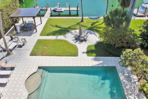 House in Miami Beach, Florida 3 bedrooms, 223.24 sq.m. № 1391944 - photo 3