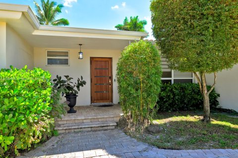 House in Miami Beach, Florida 3 bedrooms, 223.24 sq.m. № 1391944 - photo 9