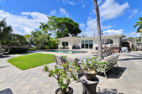 House in Miami Beach, Florida 3 bedrooms, 223.24 sq.m. № 1391944 - photo 19