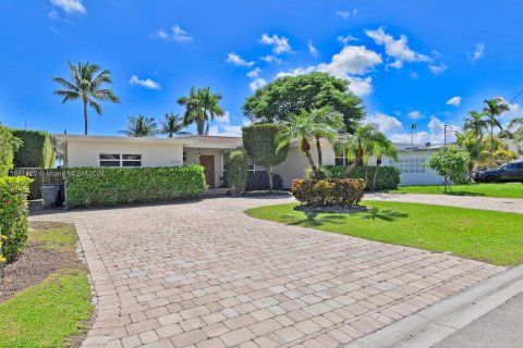 House in Miami Beach, Florida 3 bedrooms, 223.24 sq.m. № 1391944 - photo 5