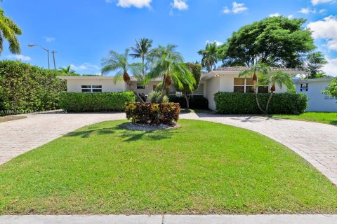 House in Miami Beach, Florida 3 bedrooms, 223.24 sq.m. № 1391944 - photo 6