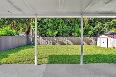 House in Miami, Florida 2 bedrooms, 121.33 sq.m. № 1392024 - photo 23